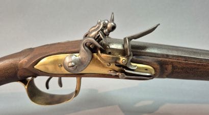 Beau fusil de chasse à silex, à double canon...
