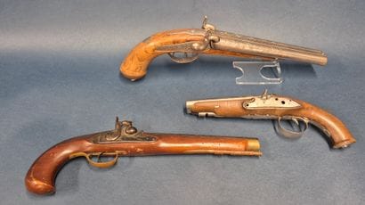 Un fort pistolet à percussion à double canon...