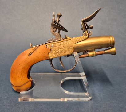 Pistolet à coffre à silex, carcasse et canon...