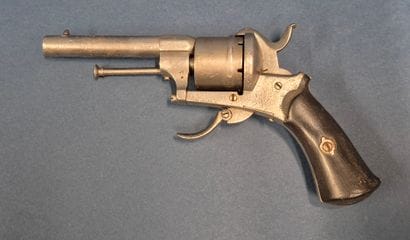 Revolver à percussion 7 mm à broche type...