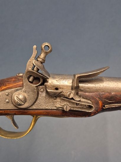 Arme composite, pistolet court à silex type...
