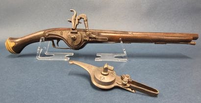 Réplique moderne d'un pistolet à rouet. Canon...