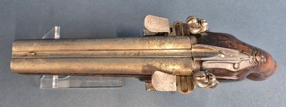 Pistolet à silex à canon double en table,...