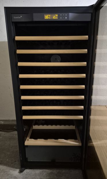 EUROCAVE
3-temperature service wine cellar,...