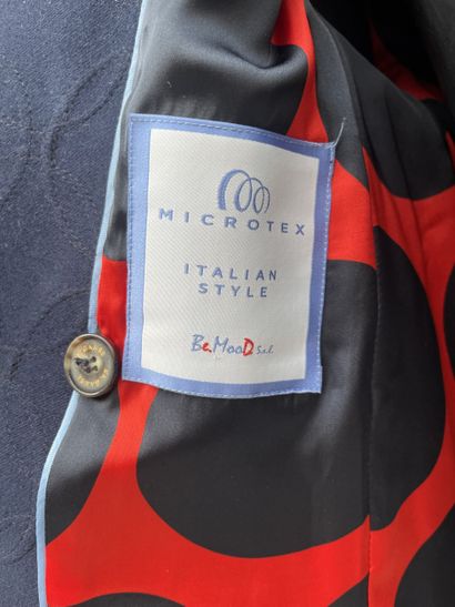 El GANSO 
Veste en velours bleu marine.
ACC...