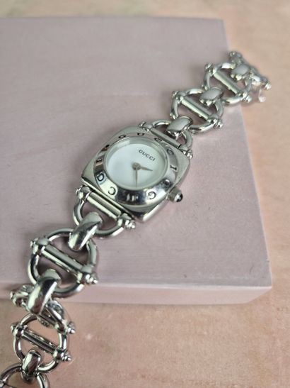 GUCCI
Année 2000
Montre de dame en acier...