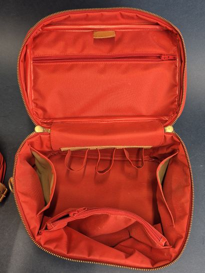 LANCEL - Housse porte-habits en toile rouge...