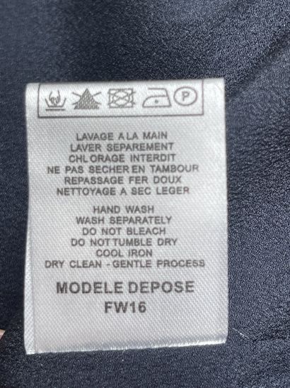 Van LAACK
Veste en laine grise.
Taille 40
ON...