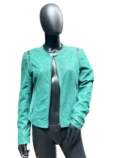 ONE STEP
Veste en cuir de chèvre turquoise.
Taille...