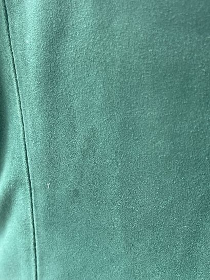 ONE STEP
Veste en cuir de chèvre turquoise.
Taille...