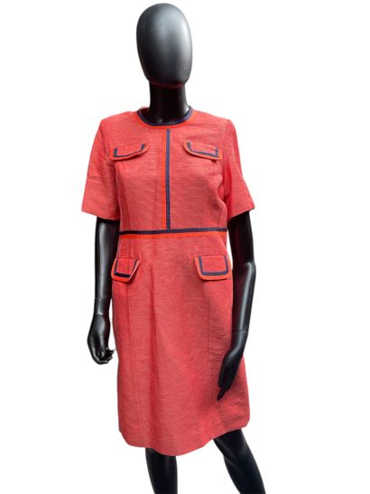 Anonyme
Robe deux tons manches courtes.
Probablement...