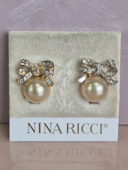 Nina RICCI
Paire de clips d'oreilles, d'inspiration...