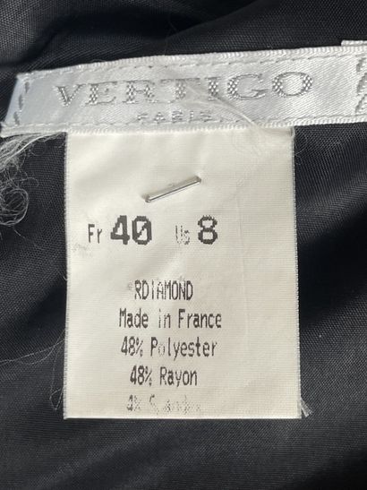VERTIGO
Robe noire manche courte.
Taille...