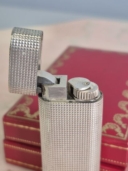 MUST DE CARTIER 
Gas pocket lighter in silver-plated...