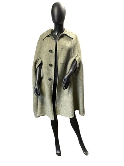 BURBERRY
Cape réversible en laine de couleur...