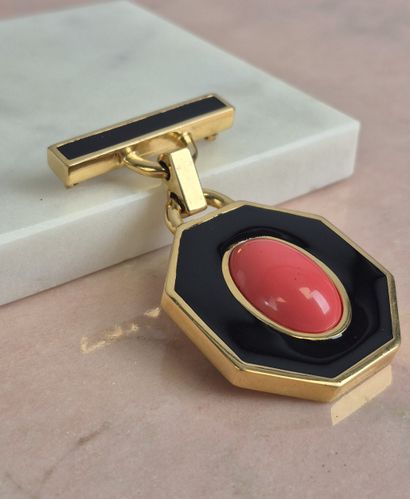 GIVENCHY
Année 1977.
Broche d'inspiration...