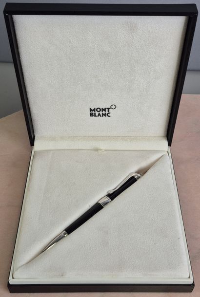 MONT BLANC Etoile
Black ballpoint pen set...