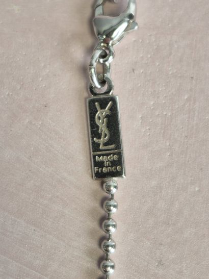 Yves SAINT-LAURENT made in France
Collier...