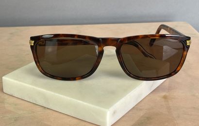 CARTIER
Paire de lunettes de soleil dans...