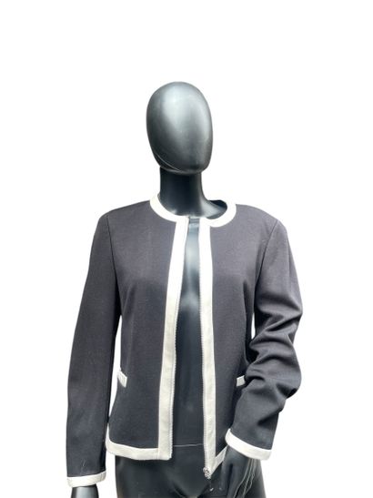 Ralph LAUREN
Veste noire et blanche 
Probablement...