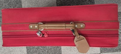 LANCEL
Valise en tissu rouge
60x75 cm
(u...