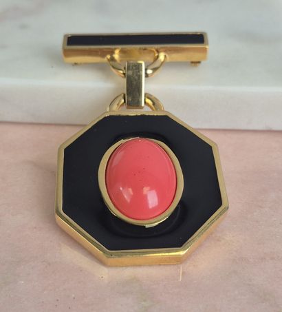 GIVENCHY
Année 1977.
Broche d'inspiration...