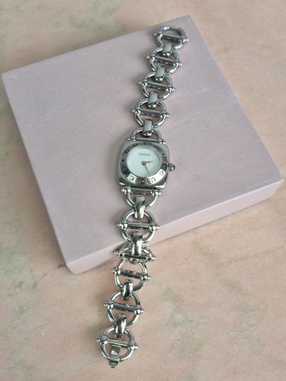 GUCCI
Année 2000
Montre de dame en acier...