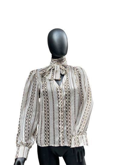 El GANSO 
Veste en velours bleu marine.
ACC...