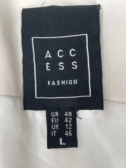 El GANSO 
Veste en velours bleu marine.
ACC...