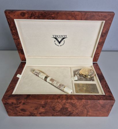 VISCONTI 
Fountain pen and inkwell in a burr...