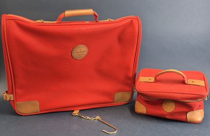 LANCEL - Housse porte-habits en toile rouge...