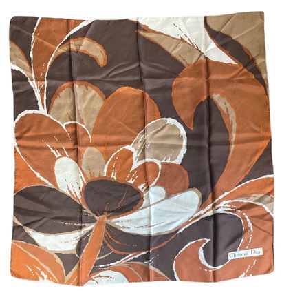 Christian DIOR
Silk square decorated with...