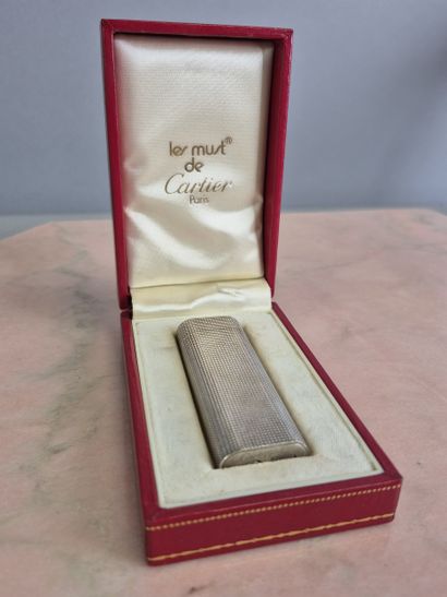 MUST DE CARTIER 
Gas pocket lighter in silver-plated...