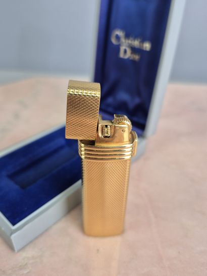 Christian DIOR 
Gold-plated guilloché lighter....