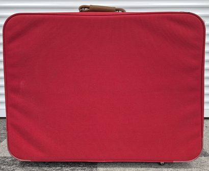 LANCEL
Valise en tissu rouge
60x75 cm
(u...