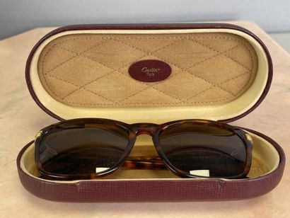 CARTIER
Paire de lunettes de soleil dans...