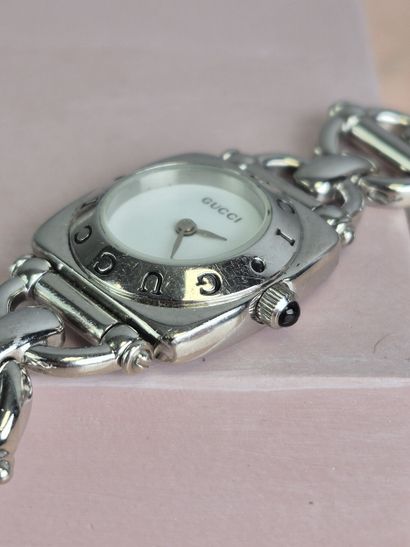 GUCCI
Année 2000
Montre de dame en acier...