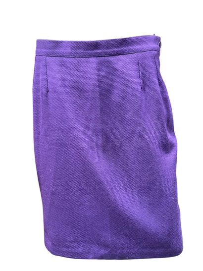 Yves Saint Laurent 
Jupe violette. 
Taille...
