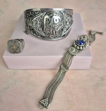 Lot de bijoux en argent composé de : 
- bracelet...