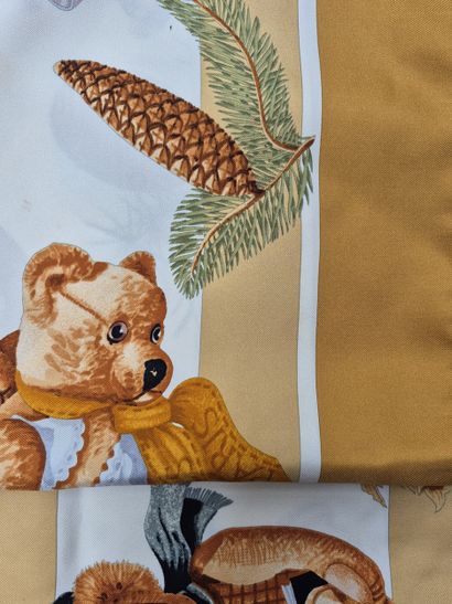 HERMES Paris made in France
Silk twill 