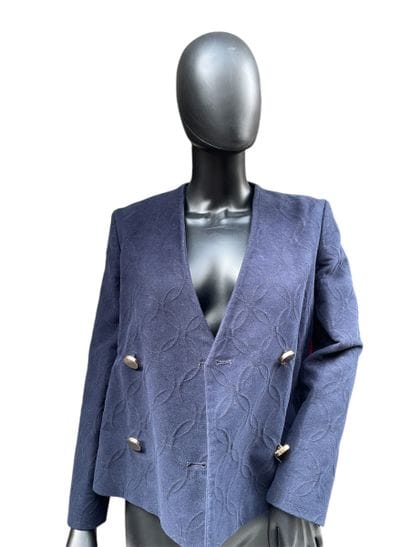 El GANSO 
Veste en velours bleu marine.
ACC...