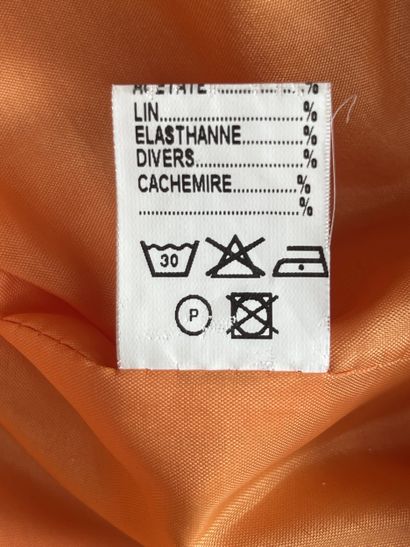 Anonyme
Robe deux tons manches courtes.
Probablement...