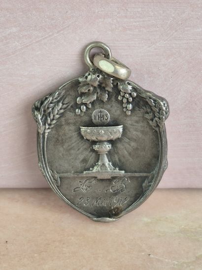 BECKER
Médaille religieuse en argent au motif...