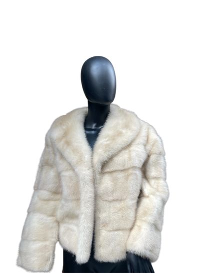 Mary Grayo Monte-Carlo
Veste en vison blanche
Usures,...