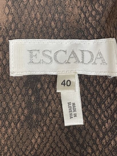 ESCADA
Veste serpent marron. 
Taille : 40.
ON...