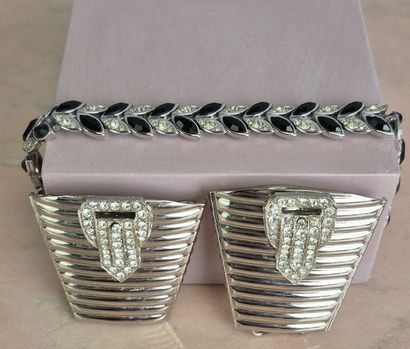 Lot de bijoux style joaillerie comprenant:
Bracelet...