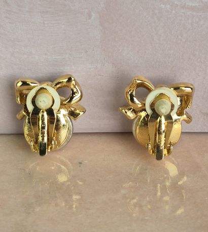 Nina RICCI
Paire de clips d'oreilles, d'inspiration...