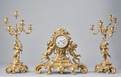 Garniture de cheminée en bronze doré composée...