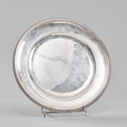 Plat rond en argent 950 millièmes à décor...