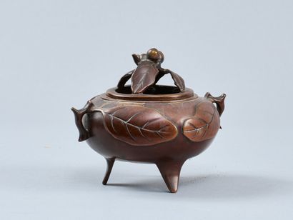 CHINA, late 19th century 
Small bronze incense...